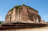 The Mingun Pahtodawgyi (Mingun Temple) was built in 1790 by King Bodawpaya (1745 - 1819) the sixth king of the Konbaung Dynasty. The enormous stupa was never completed and today stands at a height of 50m (164 ft). It was originally intended to be the tallest stupa in the world at a height of 150m (490 ft).